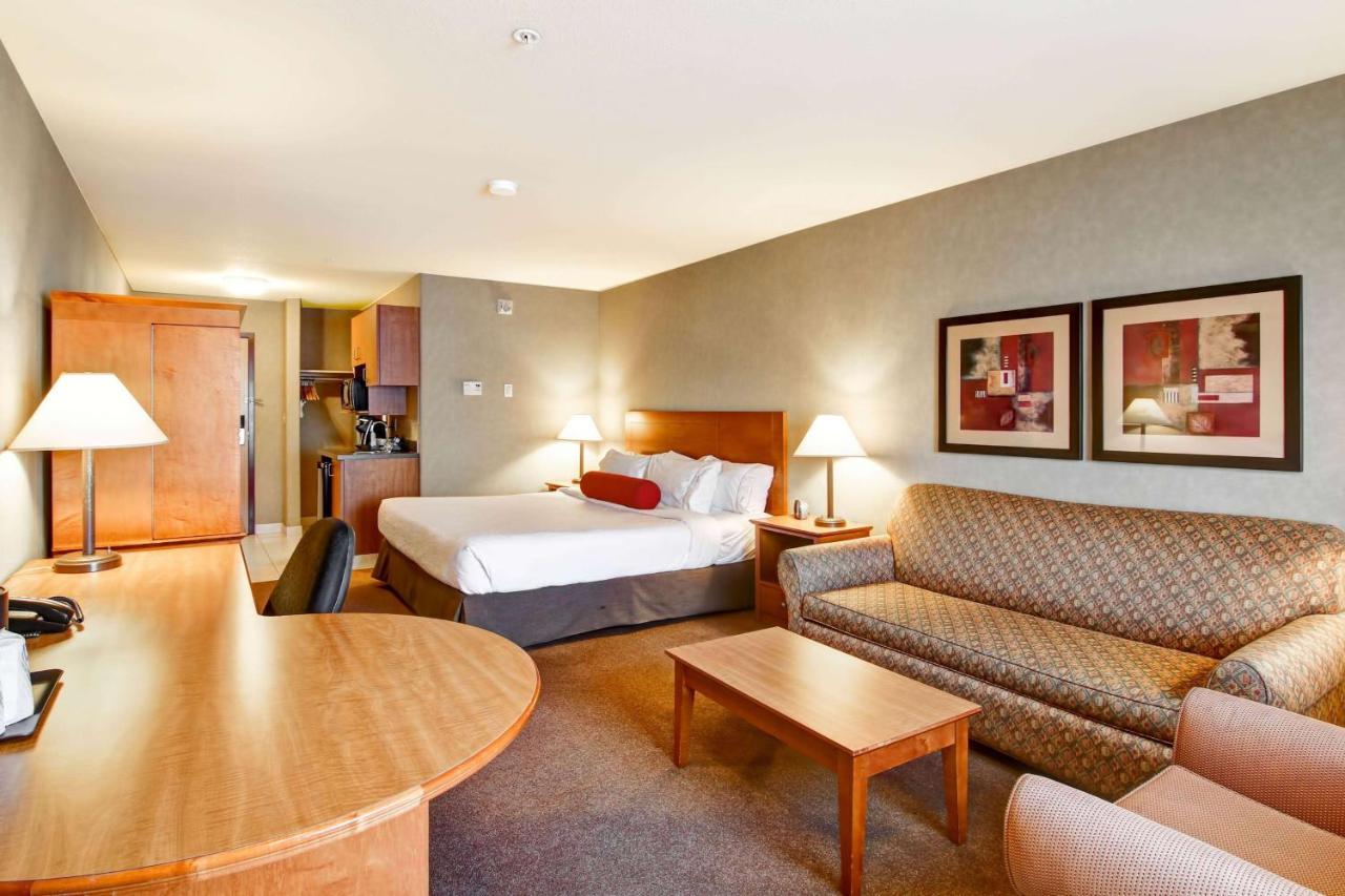 Ramada By Wyndham Ponoka Hotell Exteriör bild
